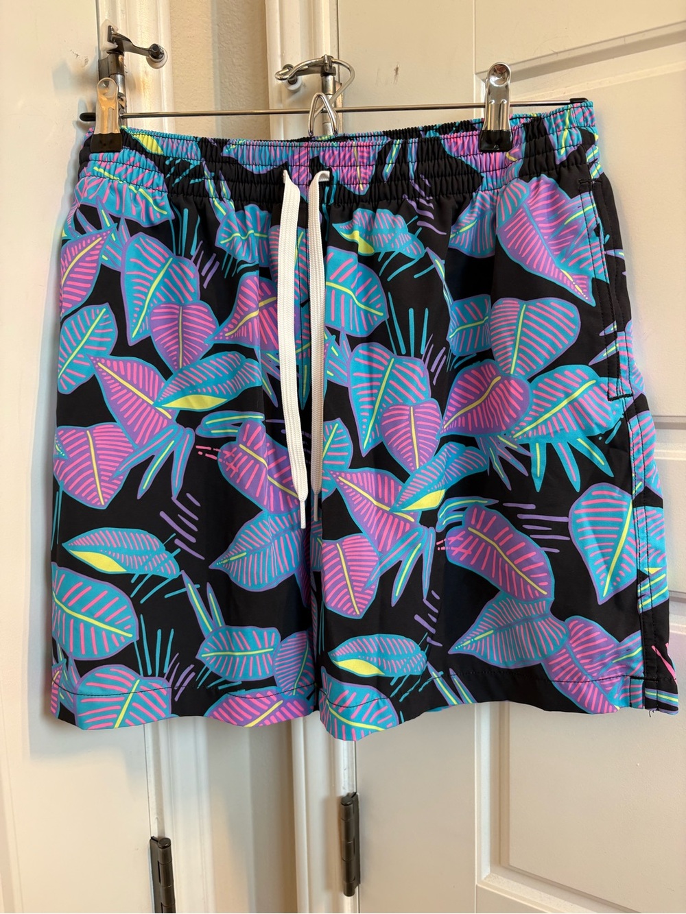 Chubbies 5.5” swim trunks in Fluorescent Funk Size Large - Picture 3 of 6